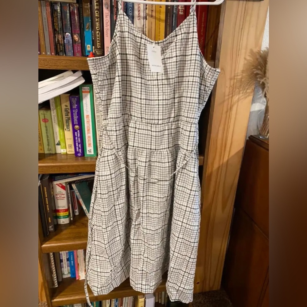 Smocked back Plaid Sleeveless Dress size XXL (could fit Xl) NWT Free Assembly